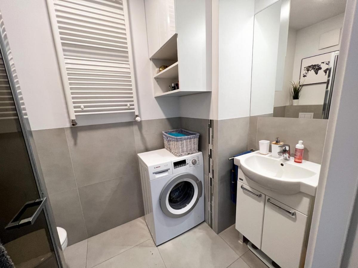 Nowoczesny Apartament - Blisko Centrum Warsaw Luaran gambar